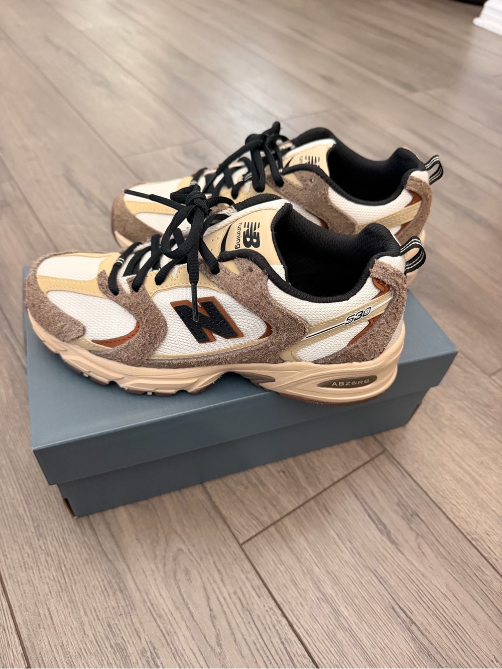 New Balance 530 Sneakers in Cream, Beige & Brown Women Size 7 Men’s 5.5